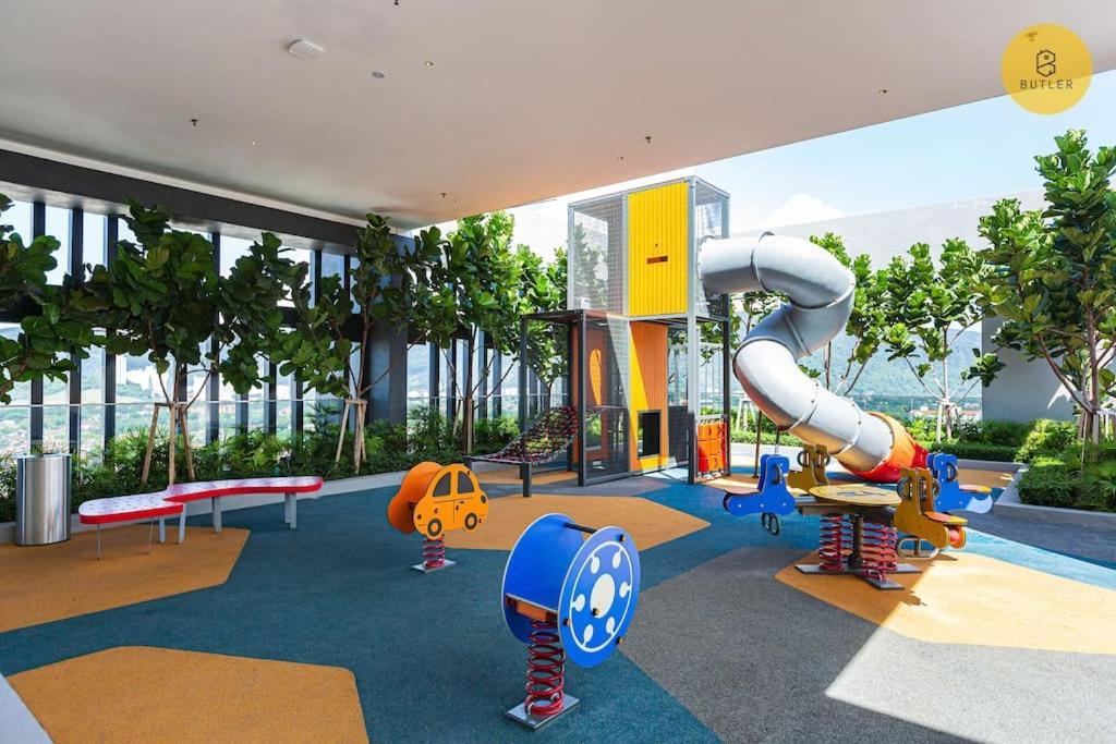 Seaview 2br Infinity Pool & Easyaccess To Town 201 * George Town